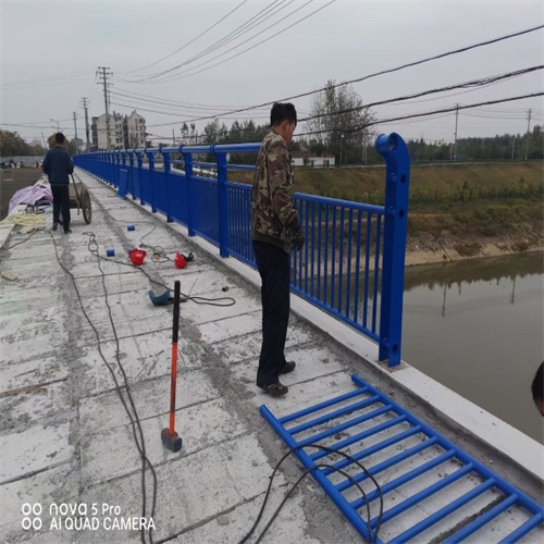 不銹鋼復合管河道欄桿廠家電話