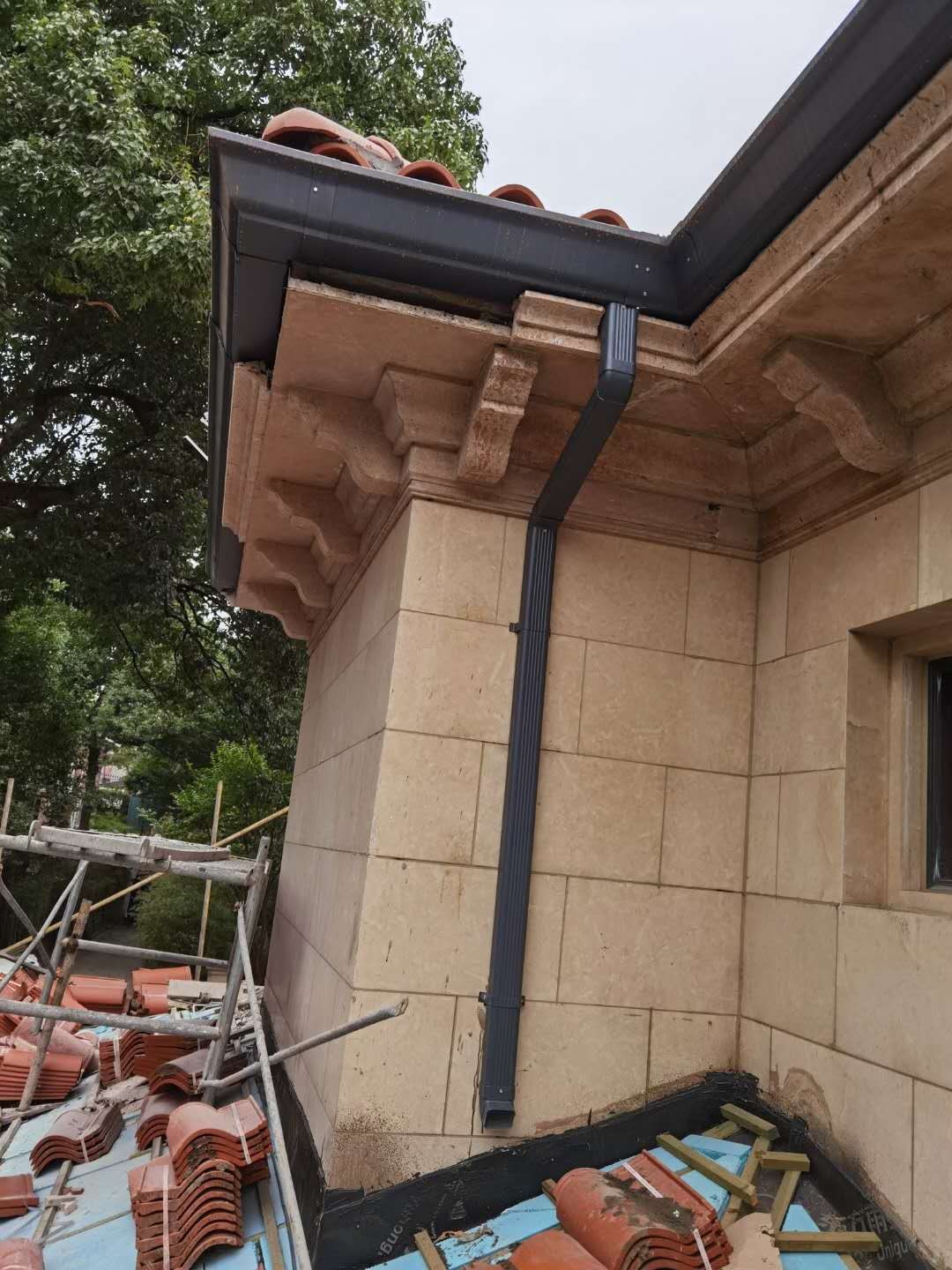 买房屋雨水管 彩铝成品天沟请到房屋雨水管 彩铝成品天沟厂家